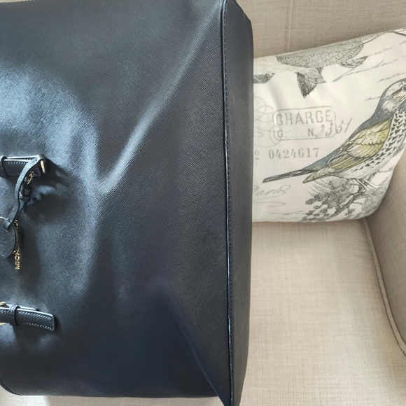 Michael Kors large black tote and matching wallet wristlet - Picture 16 of 16